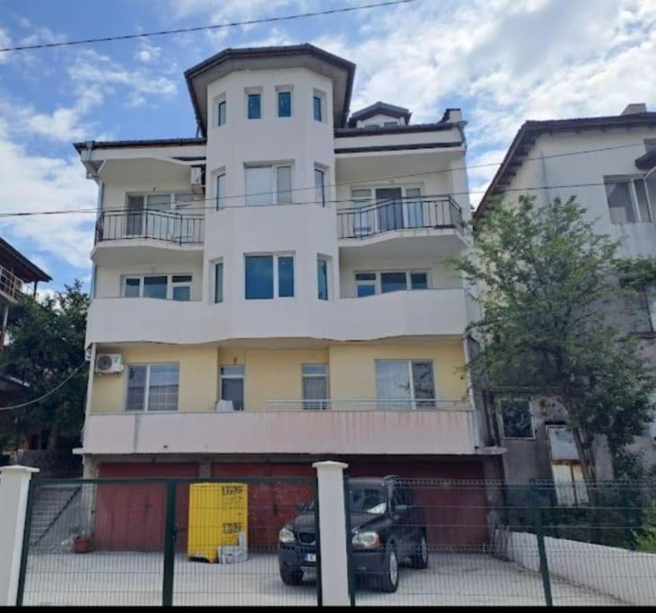 White House Apartments Хасково Екстер'єр фото